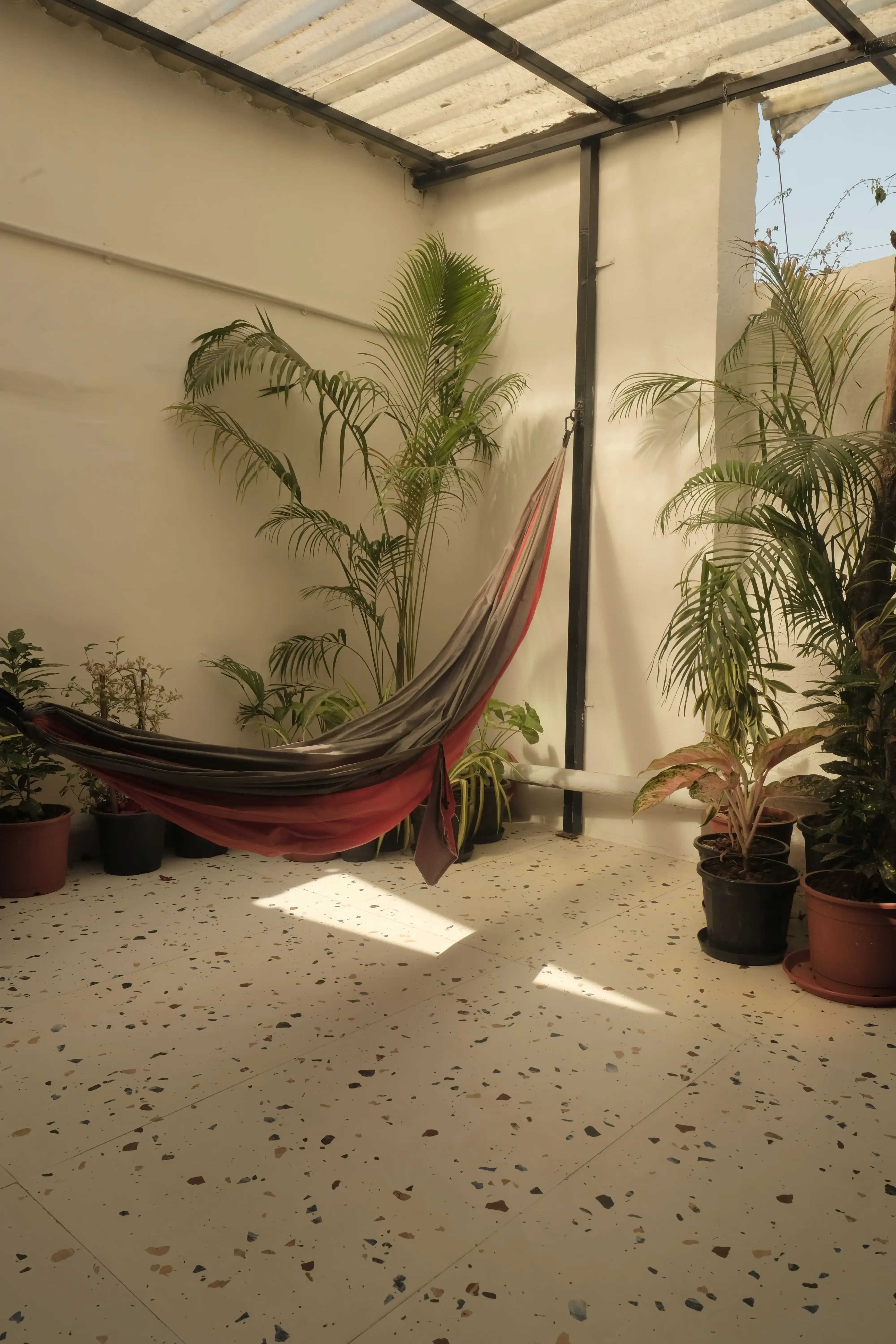 Hammock Hostels Mumbai — rooms and spaces